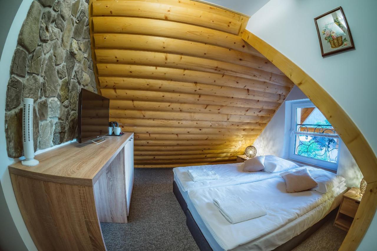 Willa Na Skarpie Szczawnica Exteriör bild